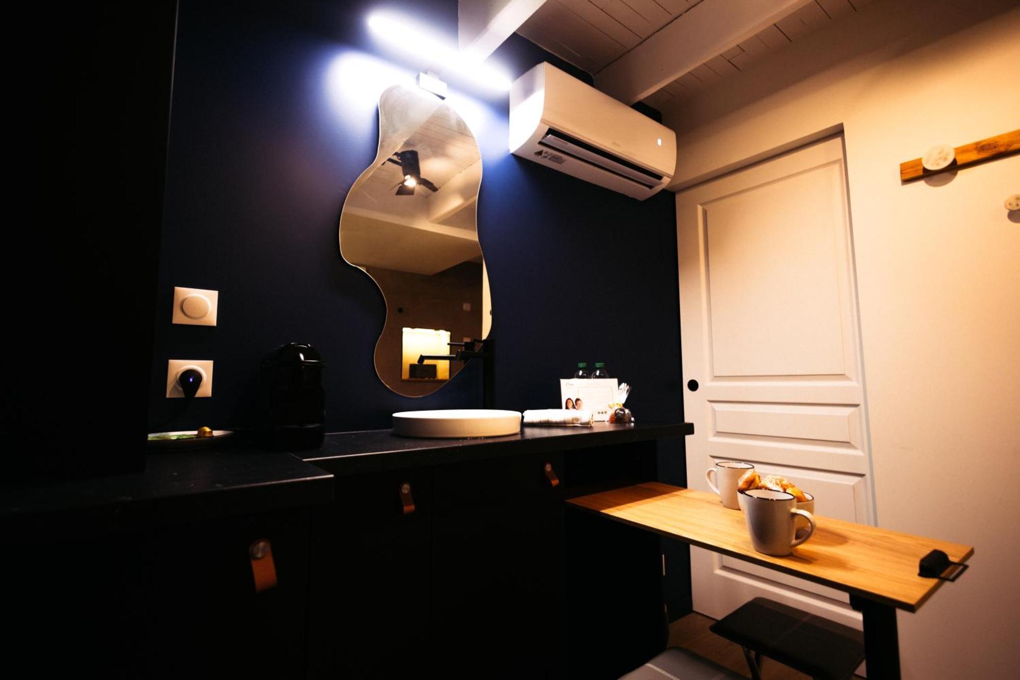 French Klss - Love Room By Prim0 C0Nciergerie Clermont-Ferrand Bagian luar foto