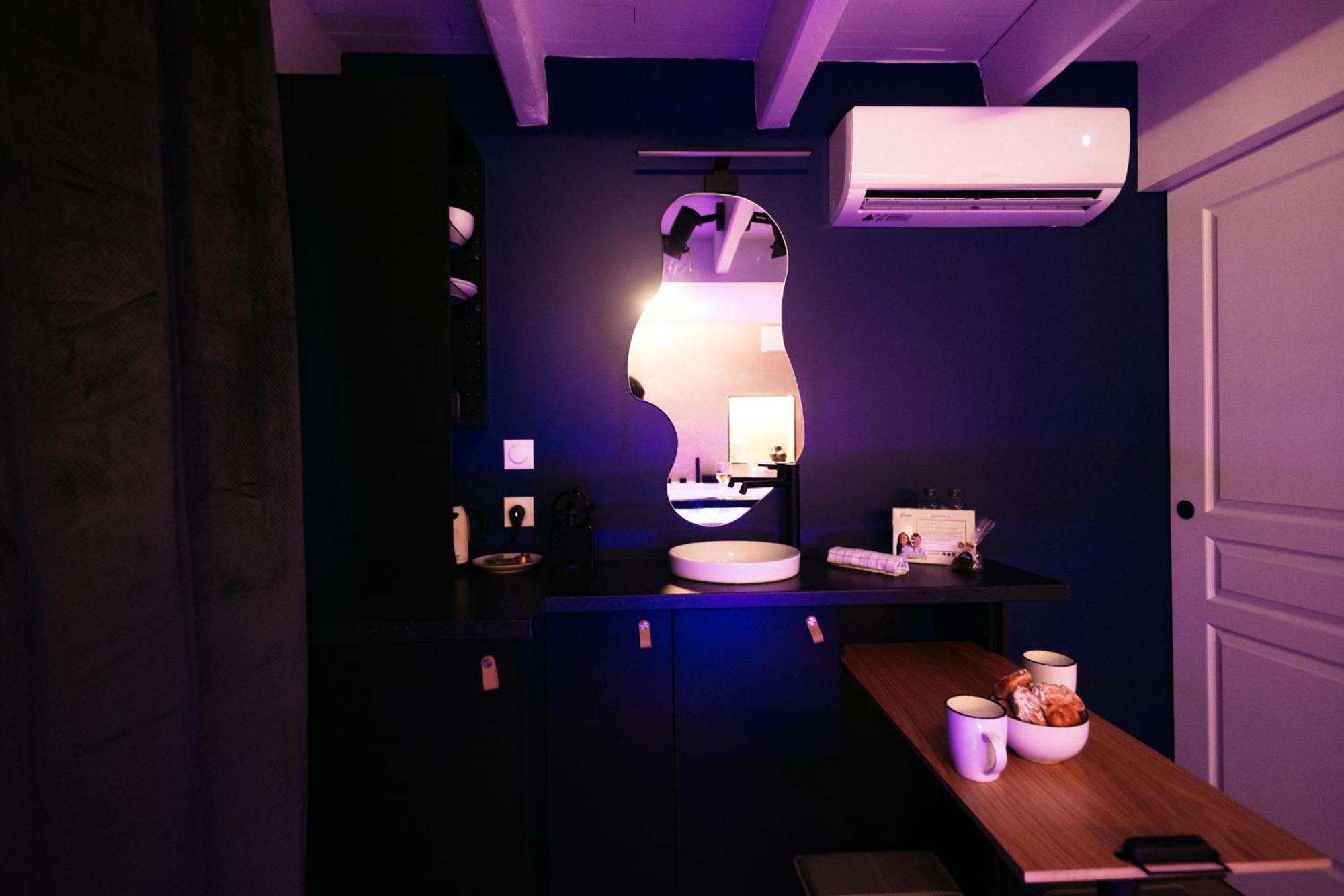French Klss - Love Room By Prim0 C0Nciergerie Clermont-Ferrand Bagian luar foto